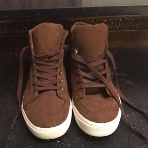 Old navy shoes/sneakers